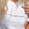 camiseta branca escrito hawewe 4